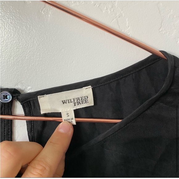 Wilfred Free black open button back cupro blouse - Picture 4 of 6